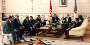 وزير الداخلية التونسي يحل بالجزائر في زيارة رسمية تدوم يومين