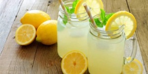 عصير الليمون الخيار المثالي لطاولة الإفطار