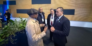 وزير البريد يجري محادثات مع نظيريه الصومالي والموزمبيقي