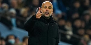 غوارديولا: قلق لعدم وجود مدافعين مركزيين بعد إصابة آكي