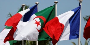 الجزائر تطالب بالترحيل الفوري لموظفين فرنسيين