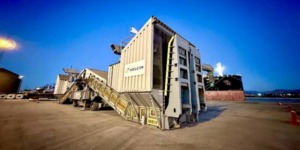 الجزائر تخطو نحو التصنيع المتقدم بآلة شحن البواخر بنسبة إدماج محلي بلغت 95 بالمائة