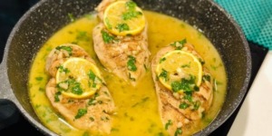 صورة معبرة عن فيلي الدجاج بصوص الليمون