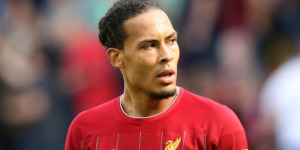 فان دايك يعد بحسم مستقبله قبل نهاية الموسم