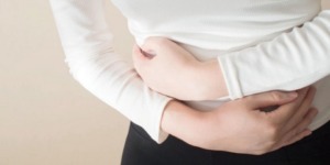 الانتفاخ المزمن واضطرابات الهضم.. ما السبب الذي يقف وراءهما؟