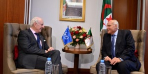 عطاف يستقبل المبعوث الأممي ستافان دي ميستورا ويجدد دعم الجزائر لتسوية عادلة لقضية الصحراء الغربية