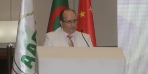 الجزائر تدعو الصين لتعزيز استثماراتها وتفتح أبواب التصدير أمام المنتجات الوطنية