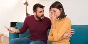 أسباب تجعل الزوج يقلل من شأن زوجته