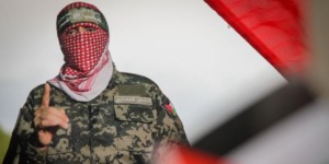 أبو عبيدة: انتشلنا شهيدًا كان مكلفًا بتأمين الأسير عيدان ألكسندر