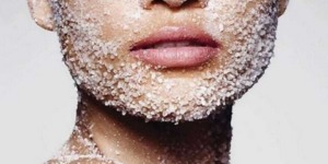 الملح.. صديق البشرة الخفي