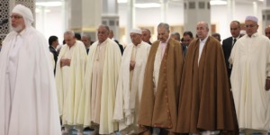 الرئيس تبون يؤدي صلاة عيد الفطر بجامع الجزائر