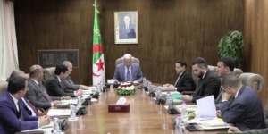 البرلمان يؤكد على التزام الجزائر بثوابتها في السياسة الخارجية