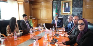 الجزائر تستعد للتحول إلى قطب صناعي للطاقات المتجددة بالشراكة مع عملاق الألواح الشمسية “لونجي”