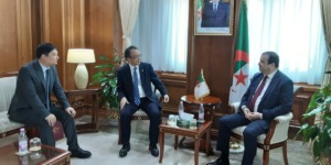 عرقاب يبحث سبل تنفيذ مشروع إنتاج النظائر المشعة بالجزائر