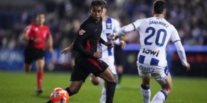 فليك فخور بما يقدمه اللاعبون وخيمينيز مستاء من الخسارة