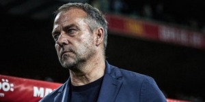 برشلونة يكافئ فليك بالتمديد إلى صيف 2027