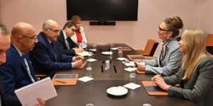 عطاف يجري محادثات مع الرئيسة التنفيذية للمجلس الدولي للصناعة السويدية