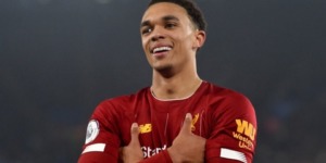 أرنولد يرفض التعليق على مستقبله