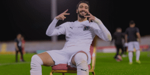 بن رحمة يقود نادي نيوم إلى صعود تاريخي