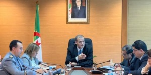 رزيق يترأس اجتماعا تنسيقيا لمناقشة إطلاق الهيئتين الوطنيتين المكلفتين بالاستيراد والتصدير