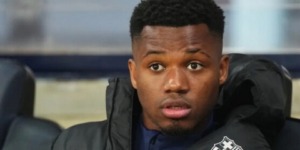 أنسو فاتي ينفجر غضبا في وجه مدربه فليك