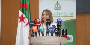 حملاوي تؤكد أهمية تحلي الطلبة بالوعي تجاه التحديات الراهنة