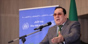 مزيان يدعو الإعلاميين إلى التحلي بالمسؤولية والمهنية لمواجهة التحديات الإقليمية والدولية