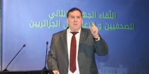 مزيان يبرز من قسنطينة أهمية التكوين في دعم المنظومة الإعلامية في الجزائر