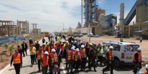 غريب يشرف على إطلاق نشاط مصنع الإسمنت بتيمقطن بأدرار