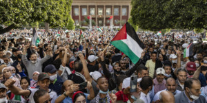 الرباط تنتفض وآلاف المغاربة في مسيرة حاشدة رفضا للتطبيع وتضامنا مع غزة