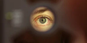 دراسة تكشف.. للفصام علاقة بانخفاض سمك شبكية العين