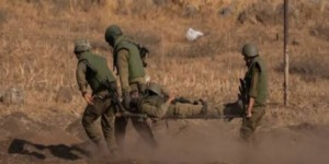 مقتل ضابط صهيوني وجندي وإصابة آخرين بعدة هجمات في القطاع