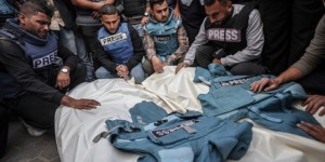 في يوم حرية الصحافة..الإعلام الحكومي يطالب بتحرك فعلي لوقف الإبادة الإعلامية في غزة