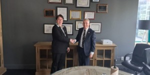 طافر وزغيب يرسمان ملامح صناعة جزائرية للبطاريات الخضراء