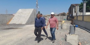 تفقد محطة المترو وموقف السيارات ذي الطوابق ببراقي