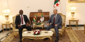 رئيس المحكمة الدستورية الزيمبابوية يزور الجزائر لتعزيز التعاون الإفريقي