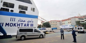 السماح استثنائيا بعبور السيارات الأكثر من سبعة مقاعد عبر مينائي الجزائر ووهران