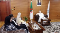 عميد جامع الجزائر يستقبل المتفوّقات الأُوائل في شهادة الباكالوريا ويكرّمهن بوسام الجامع