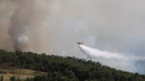 بجاية: تخصيص 3 طائرات لإخماد حريق غابة اخرزان