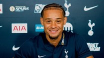 سيمونز بعد تعاقده مع توتنهام: سأضيف اللمسة الإبداعية إلى الفريق